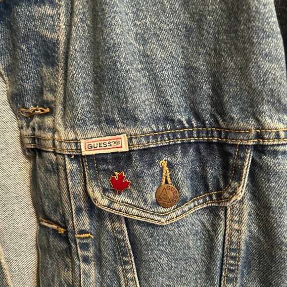 Vintage Guess Light wash Denim button up Jean Jacket - Picture 4 of 8